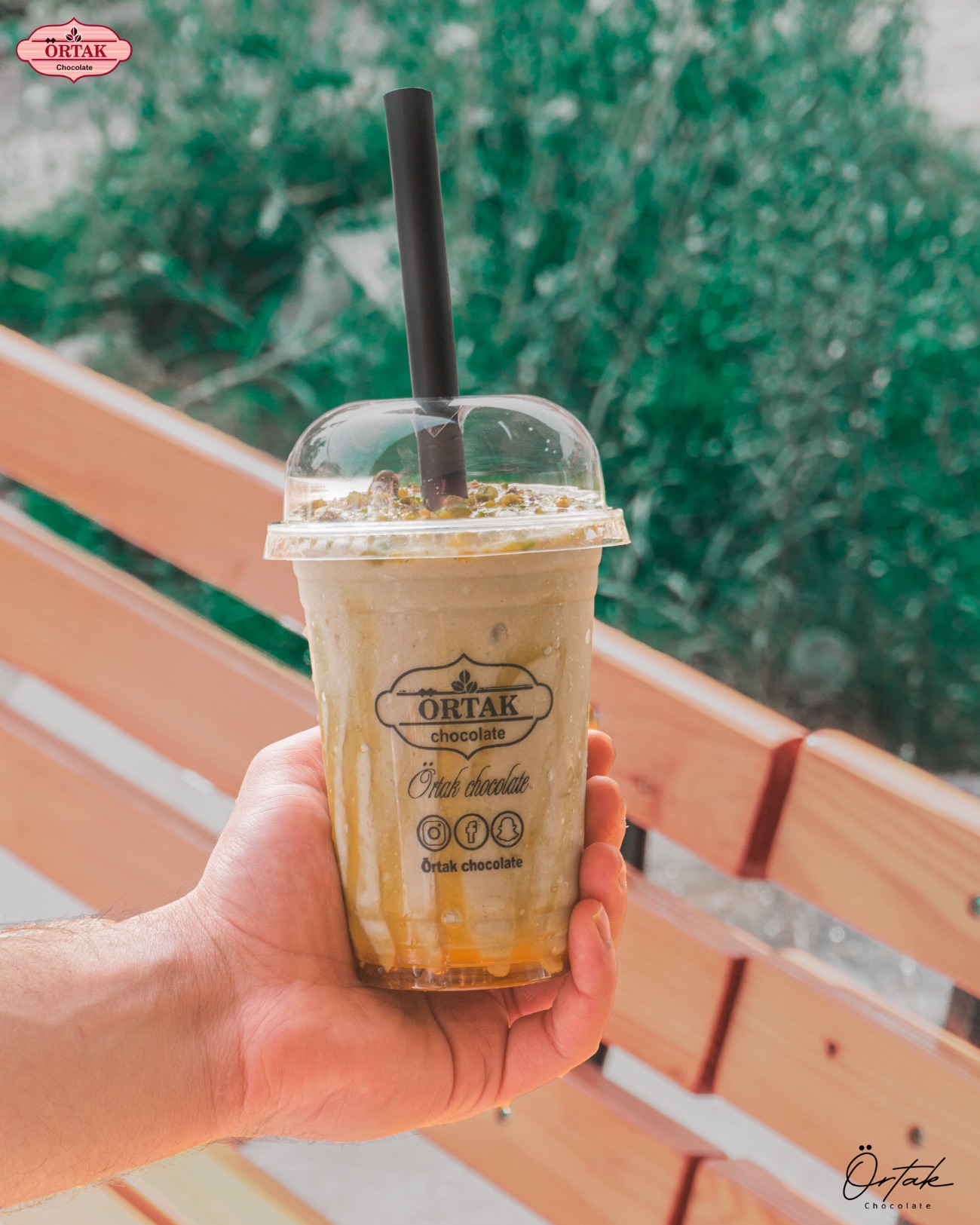 افوكادو بالعسل والمكسرات