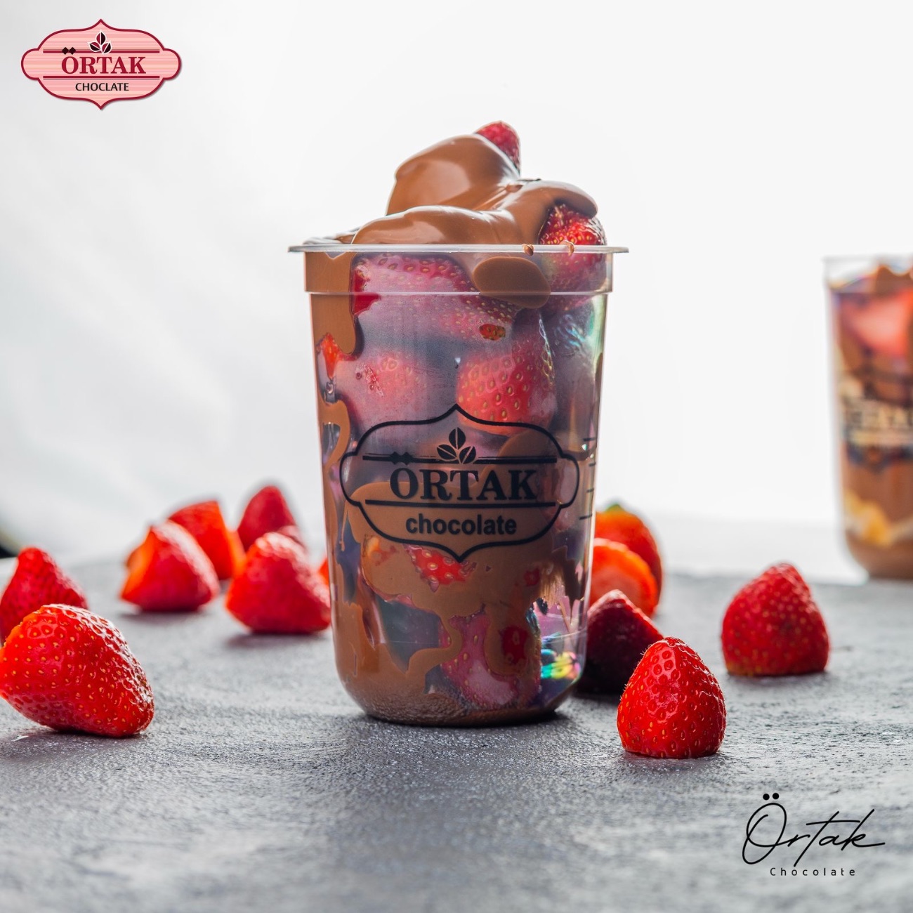 كوب فراوله بالنوتيلا