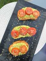 Parmesanlı Avokadolu Brushetta