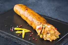 1.5 KAŞARLI TAVUK DÜRÜM - 150gr. Tavuk eti, kaşar peyniri, patates, marul, turşu, mayonez ve geleneksel eşsiz özel sosu ile servis edilir.