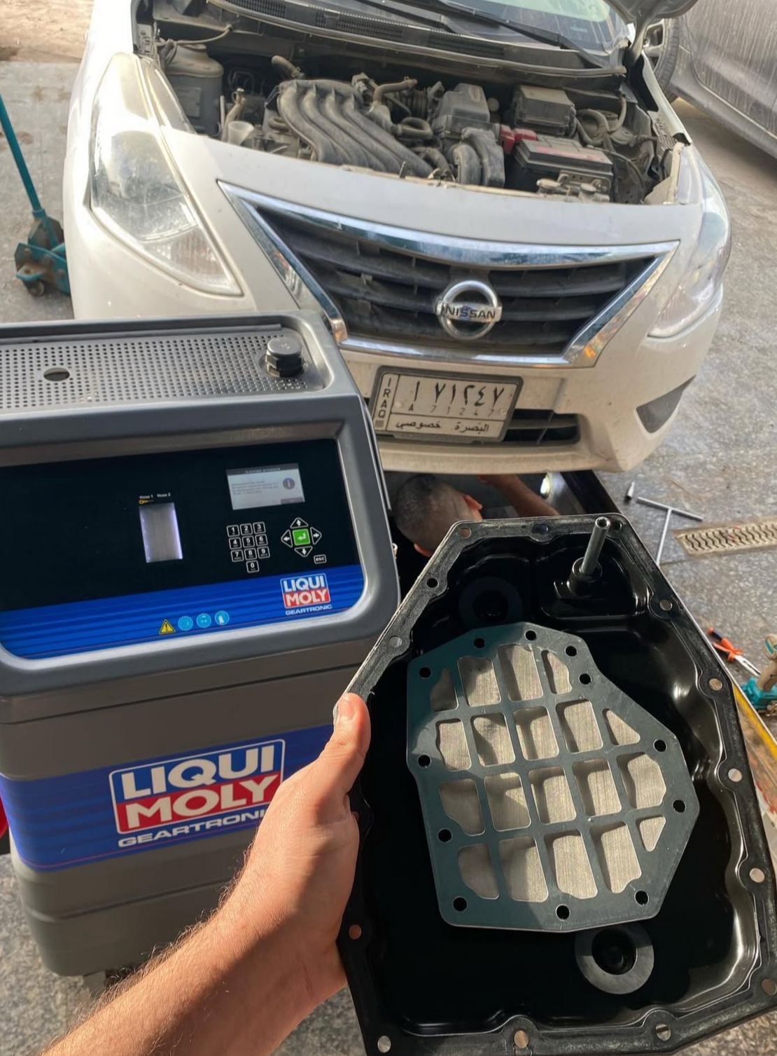 استبدال زيت ناقل الحركة لسيارات نيسان صني