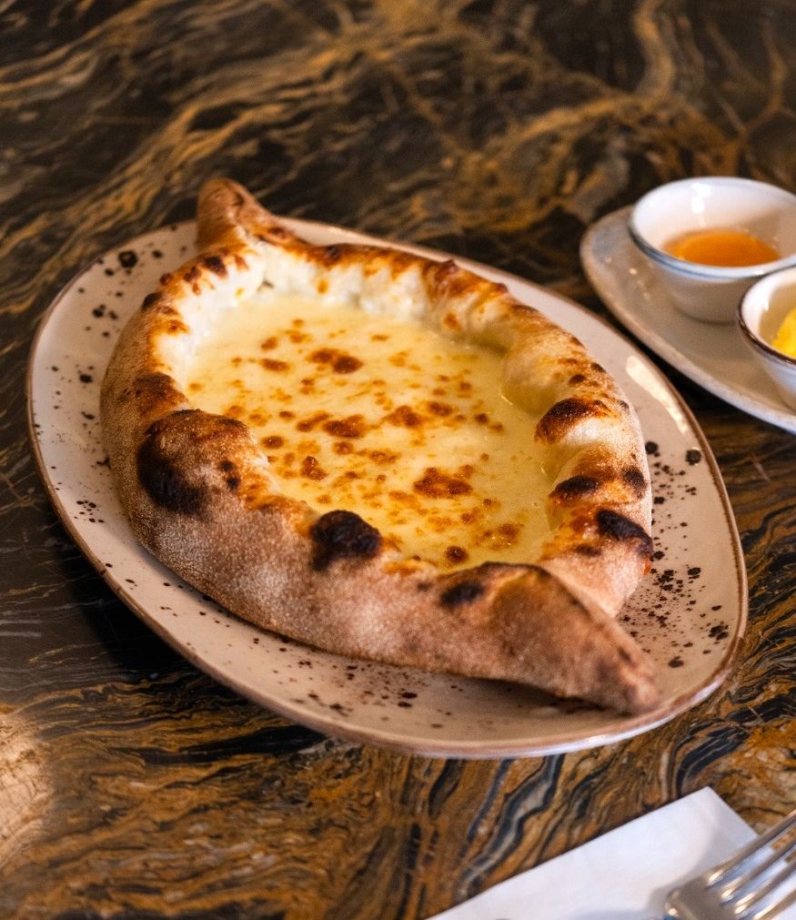 Haçapuri - Sadece pazar günleri 09:00 - 16:00 saatleri arasında mevcuttur.