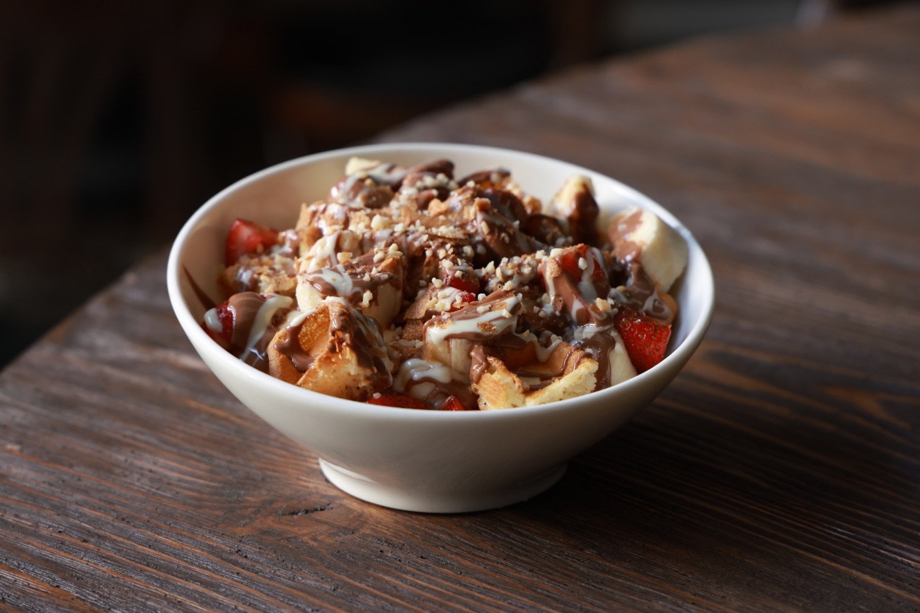 LOBBY WAFFLE BOWL - Kase içerisinde LOBBY özel kreması, waffle parçaları, muz, çilek, fransız çıtır ve  eritilmiş belçika çikolatası...  (Gold Çikolata +40₺)