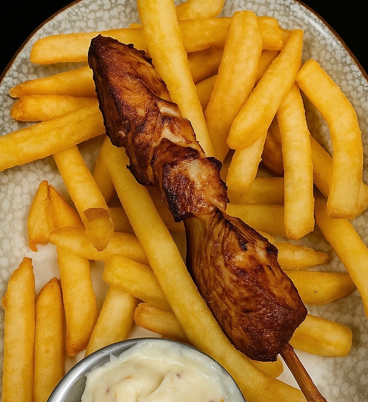 117B. 1 STK 50 G,CHİCKEN DEEP FROZEN - Pommes frites og ketchup