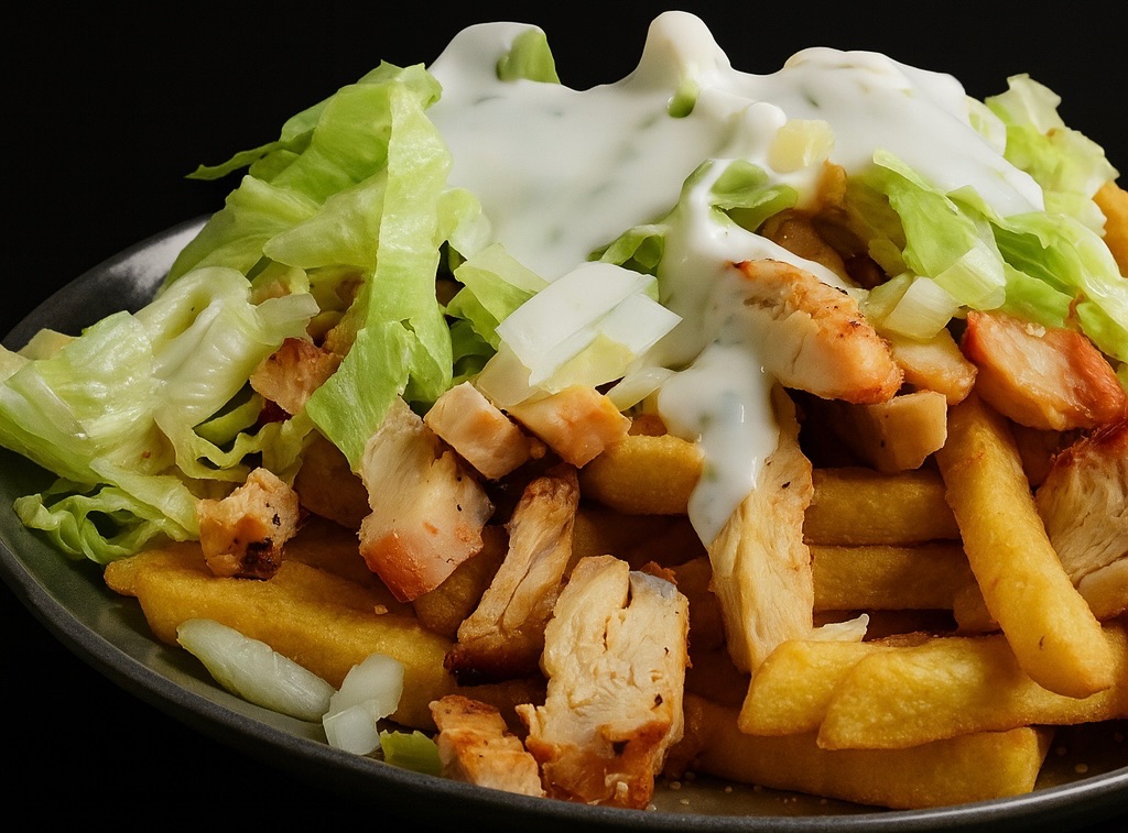 BA114. KYLLINGMİX - Pommes frites, mixsalat og dressing