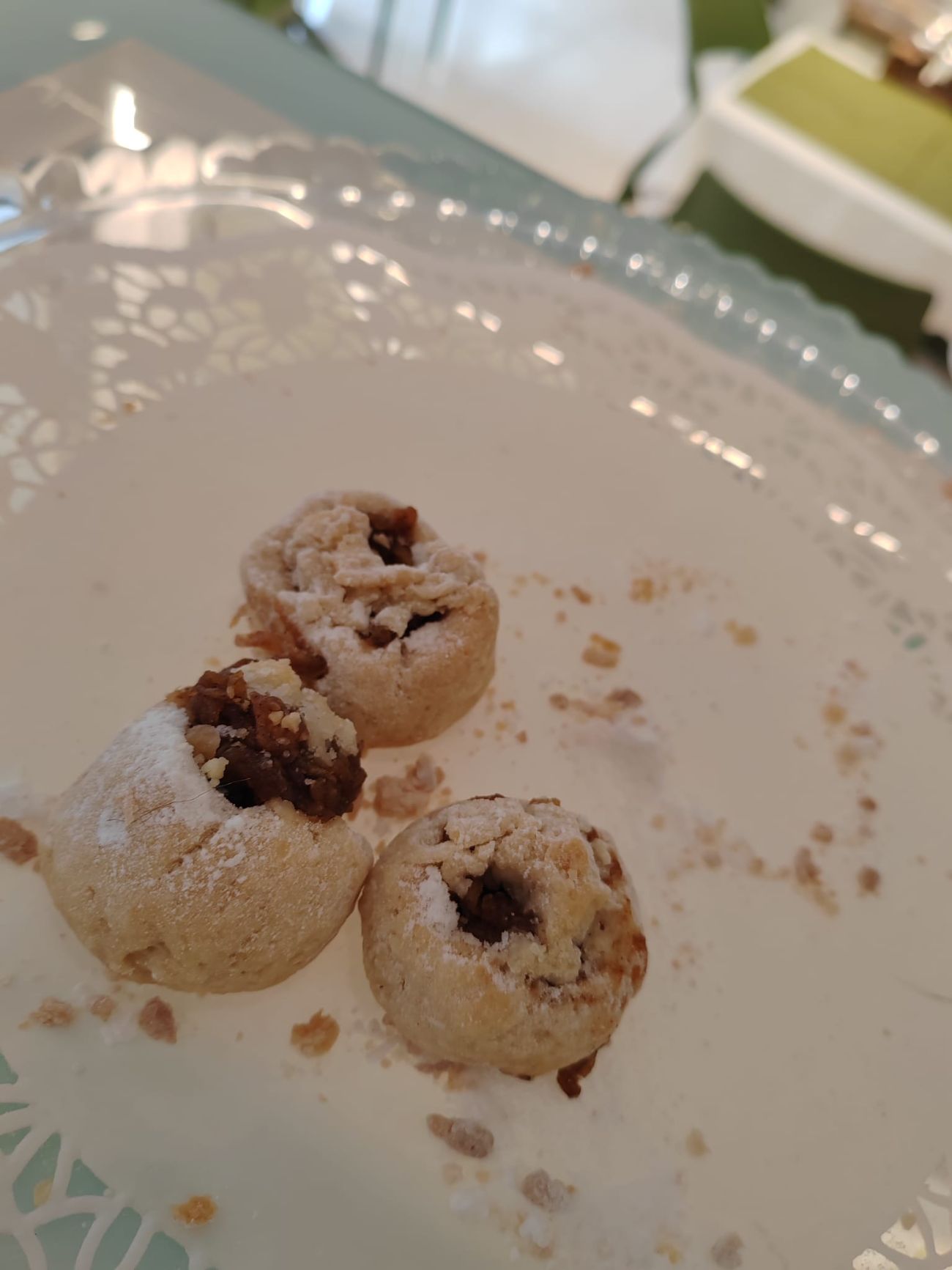 Elmalı Kurabiye - Yumurta, Tereyağ, Un, Pudraşekeri, Elma, Ceviz