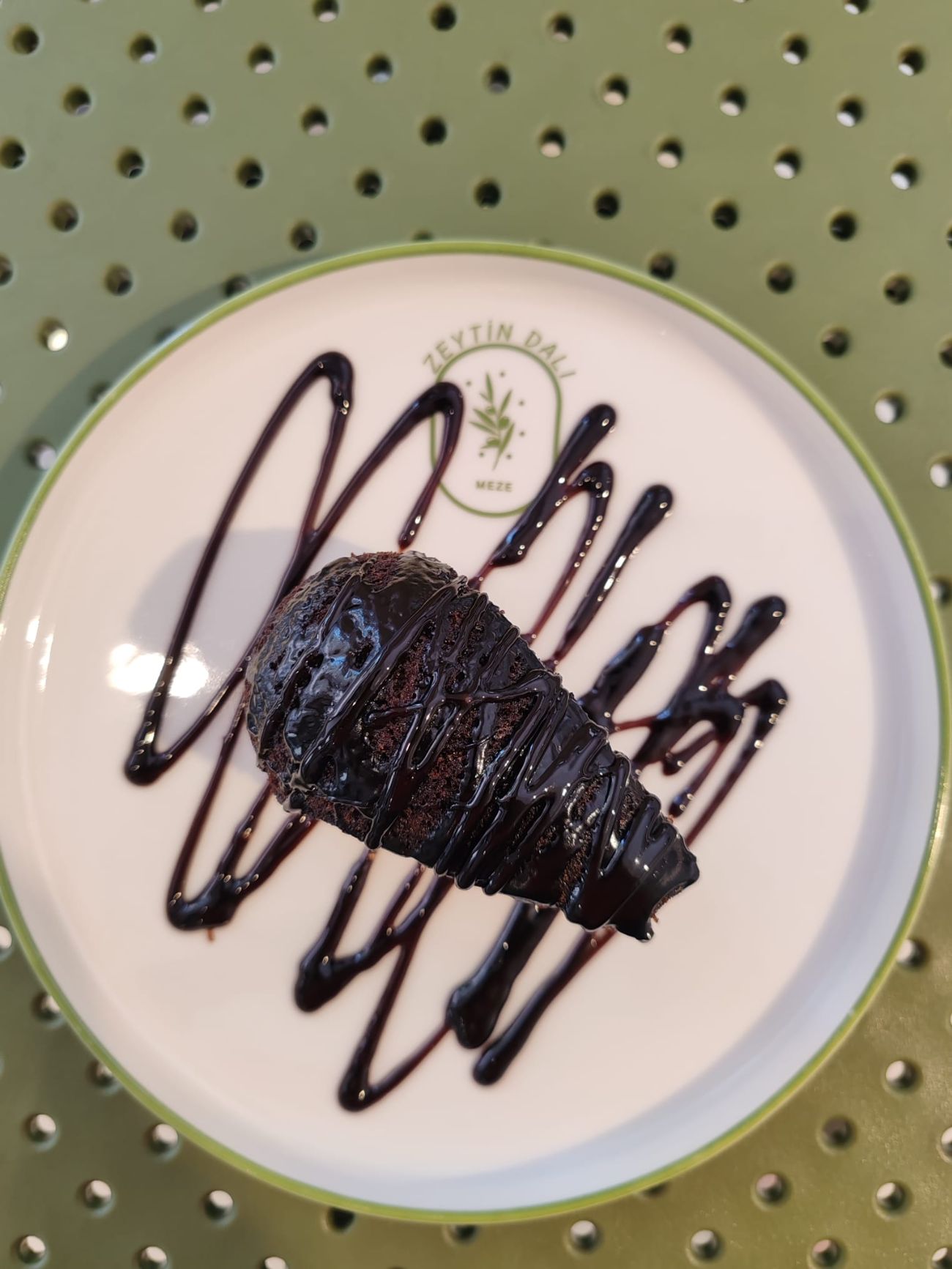 Kakaolu Kek - Yumurta, Şeker,  Süt, Sıvıyağ, Kakao, Vanilya, Kabartma tozu