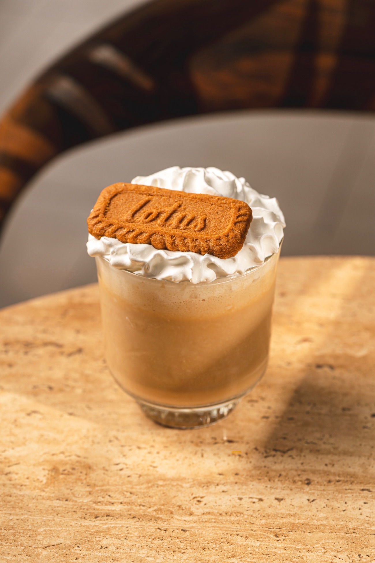 Iced Caffe Biscoff - espresso, süt, speculaas, vanilya, sürülebilir lotus, krem şanti, lotus bisküvisi