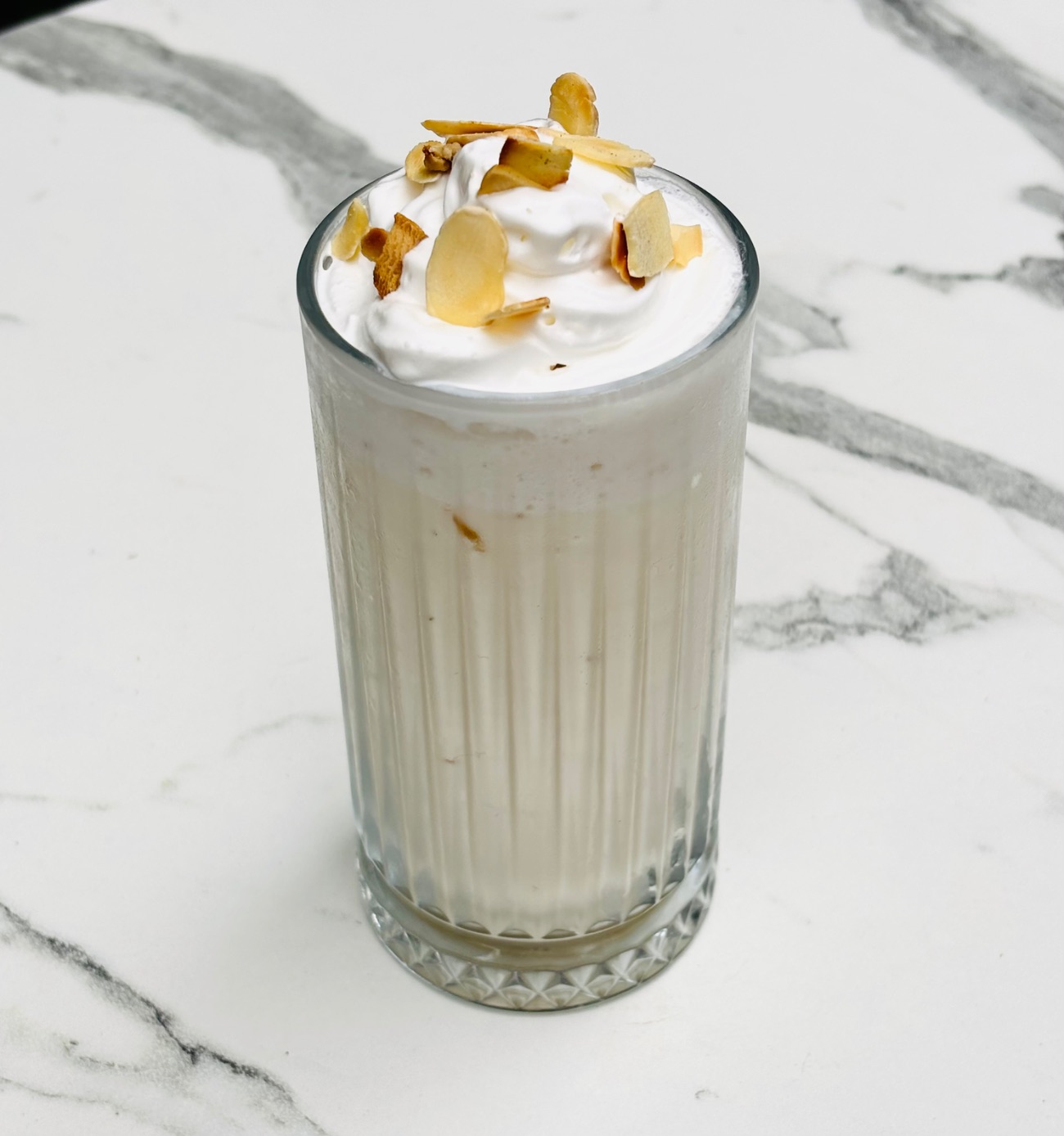 Bal Bademli Milkshake - Bal bademli dondurma, bal, süt