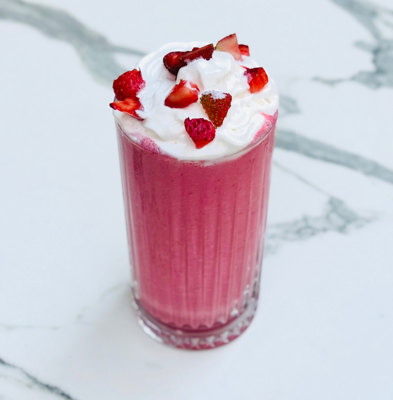 Çilekli Milkshake - Çilekli dondurma, çilek, süt