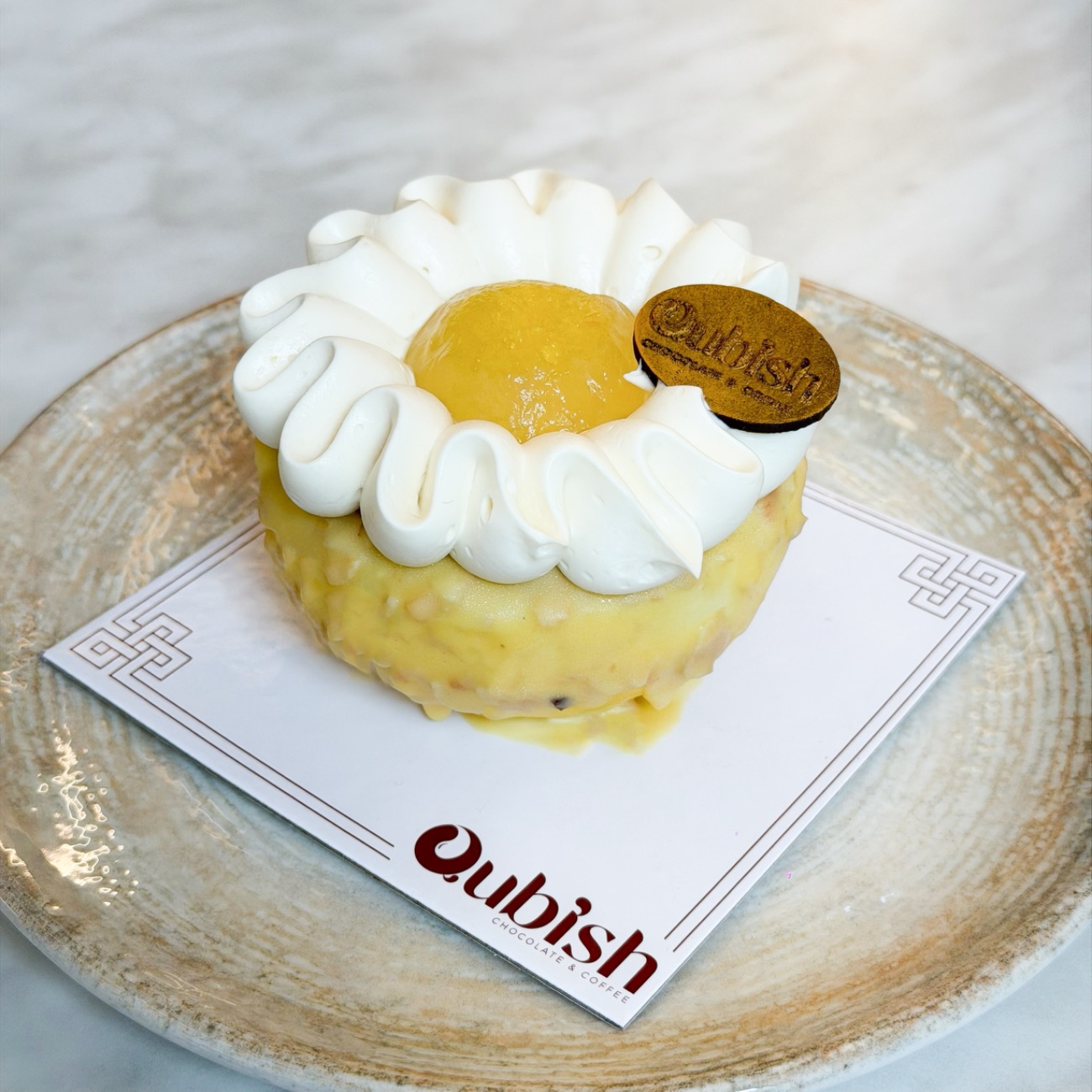 Gündüz - Limonlu Mousse, Hindistan Cevizli Parfe, 
Limon Sorbe, Vanilyalı Sponge.