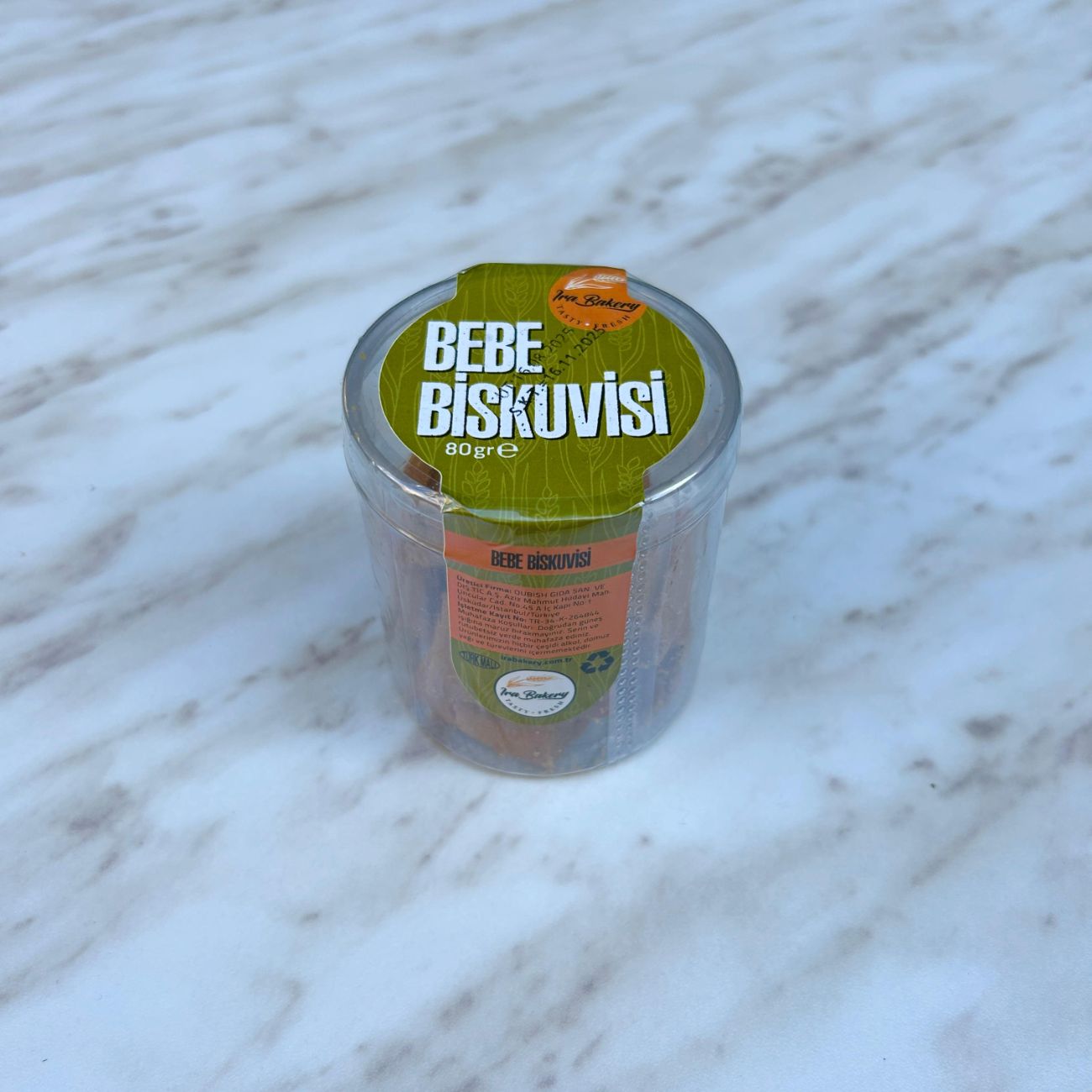 Bebe Bisküvisi - Sorgum Unu, Sade Yağ, Pirinç Unu, Elma Konsantresi, Sirke, Karbonat.