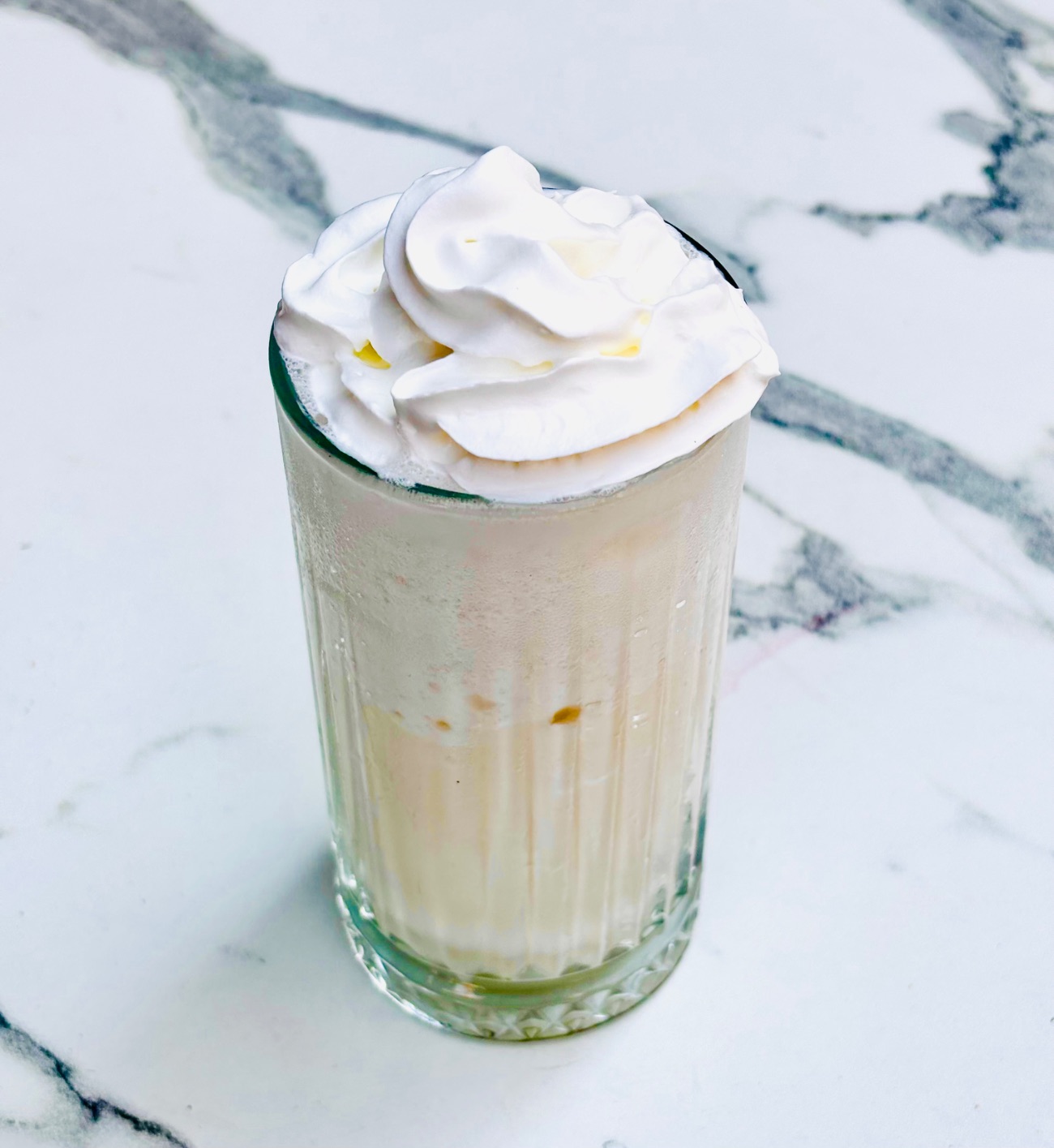 Vanilyalı Frappe - Vanilyalı dondurma, vanilya, espresso, süt