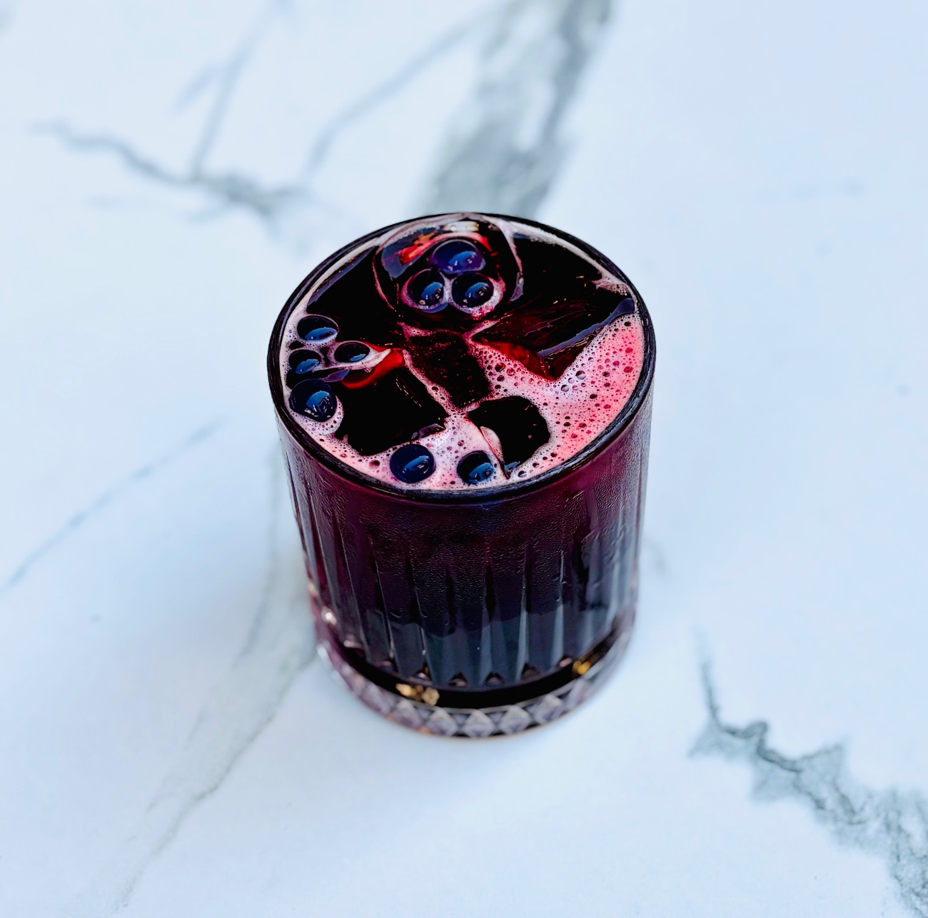 Violet - Kırmızı meyve, tarçın, karanfil, limon