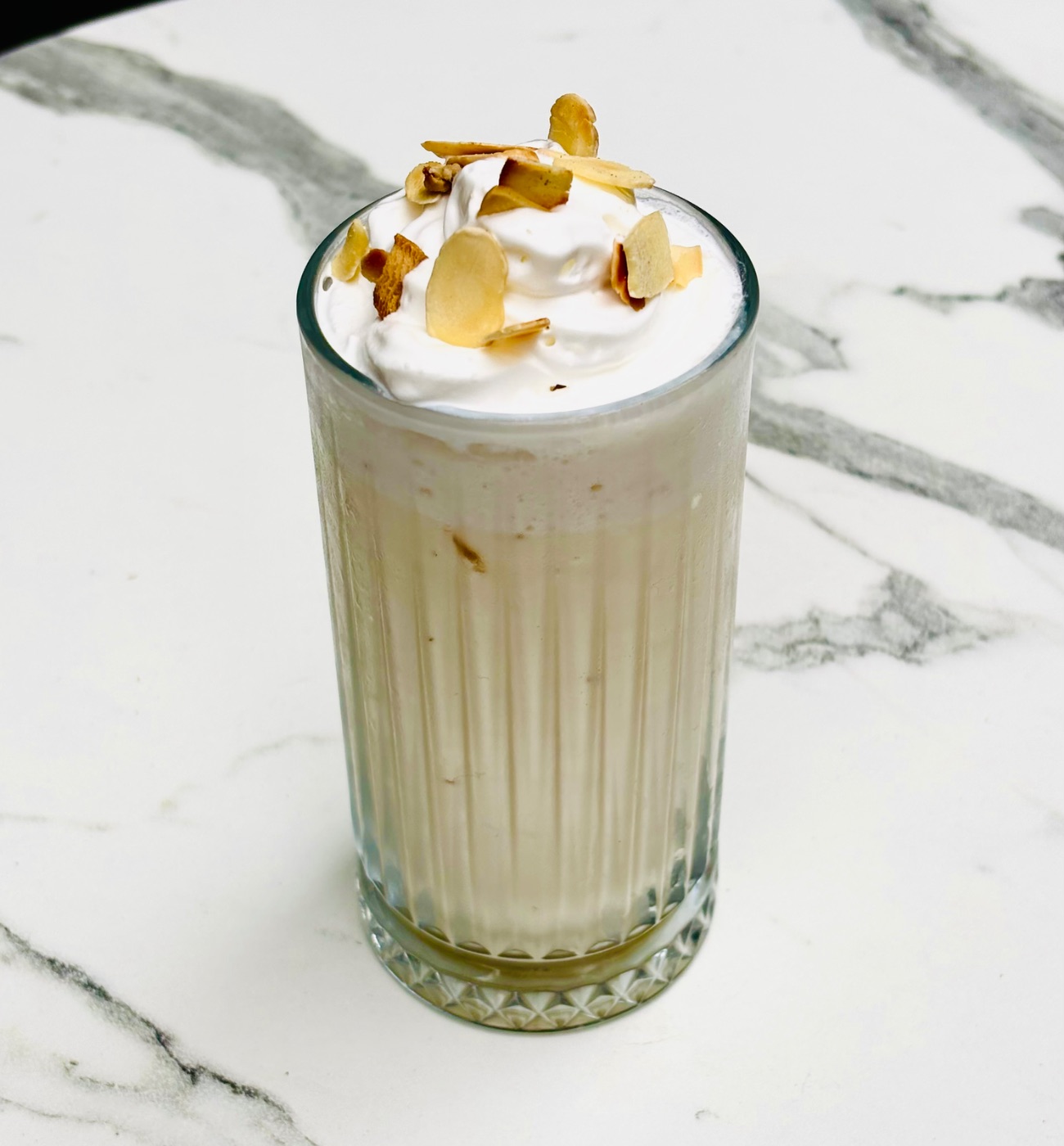 Bal Bademli Frappe - Bal bademli dondurma, bal, espresso, süt