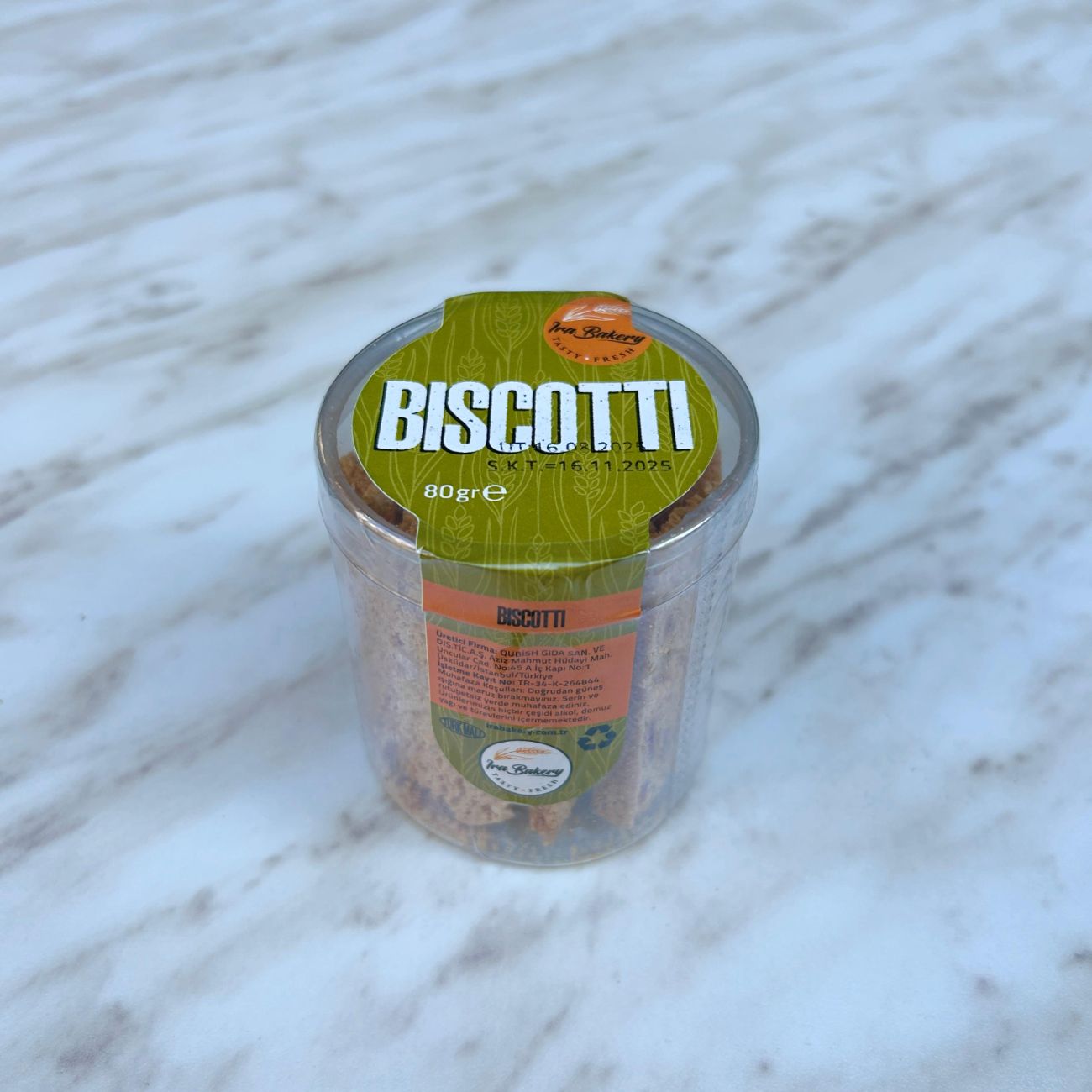 Biscotti - Karabuğday Unu, Şeker, Tereyağı, Toz Badem, Ceviz, Çiğ Badem, Yumurta, Vanilya, Portakal Zest, Kabartma Tozu.