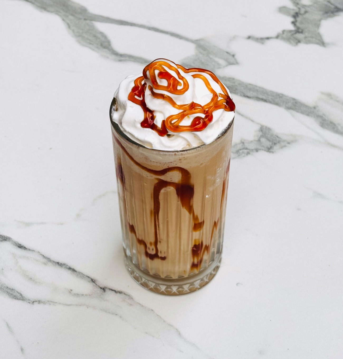 Karamelli Milkshake - Karamelli dondurma, karamel, süt