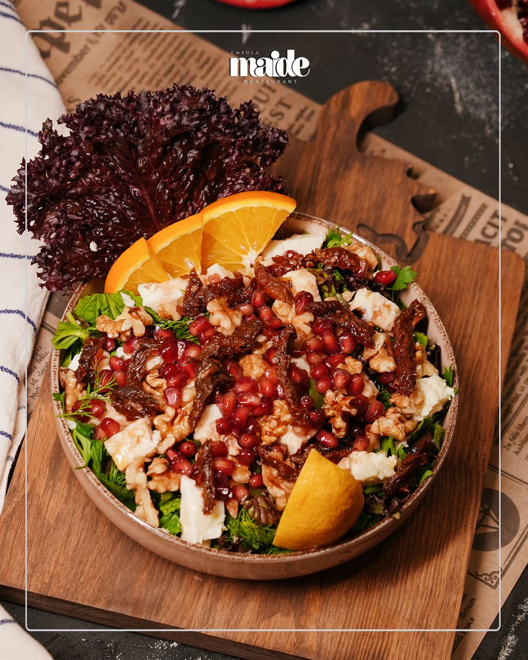 KEÇİ PEYNİRLİ SALATA - Akdeniz yeşillikleri, Ceviz İçi, Nar Tanesi, Tulum Peyniri, Kiraz Domates, Lagado Sos Eşliğinde.