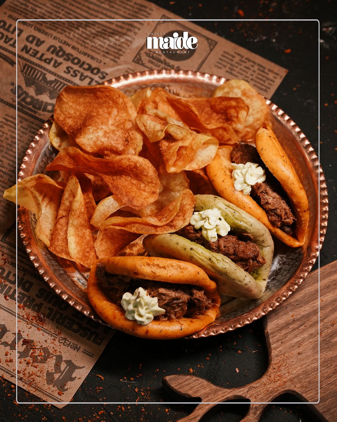 KABURGA BUNS - Özenle hazırlanmış tiftik kaburga eti, çıtır özel Lays cipsi ve kremsi avokado sosu ile buluşarak lezzetli ve sofistike bir sandviç deneyimi sunar.
4 adet olarak servis edilir.