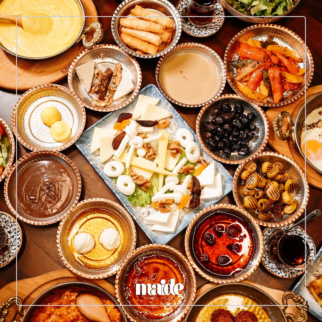 MAİDE SPECİAL KAHVALTI (4 KİŞİLİK) - IZGARA-SİYAH ZEYTİN, TEREYAĞI, SÜZME BAL, TAHİN PEKMEZ, ÇİKOLATA, VİŞNE-ÇİLEK REÇELİ, KAYMAK, HELVA, BEYAZ-TULUM PEYNİR, KARS-TAZE KAŞAR, ÖRGÜ-OTLU PEYNİR, DOMATES, SALATALIK SOĞÜŞ, SİGARA BÖREĞİ, PATATES TAVA, OSMANLI SUCUK, MENEMEN, SAHANDA YUMURTA, KAŞARLI KAYGANA, ŞEFİN MEZESİ, KÖY USULÜ KARIŞIK KIZARTMA, SİMİT VE KRUVASAN, SÖĞÜŞ, PAÇANGA BÖREĞİ, KAVURMA, KUYMAK, KIYMALI-PEYNİRLİ PİDE