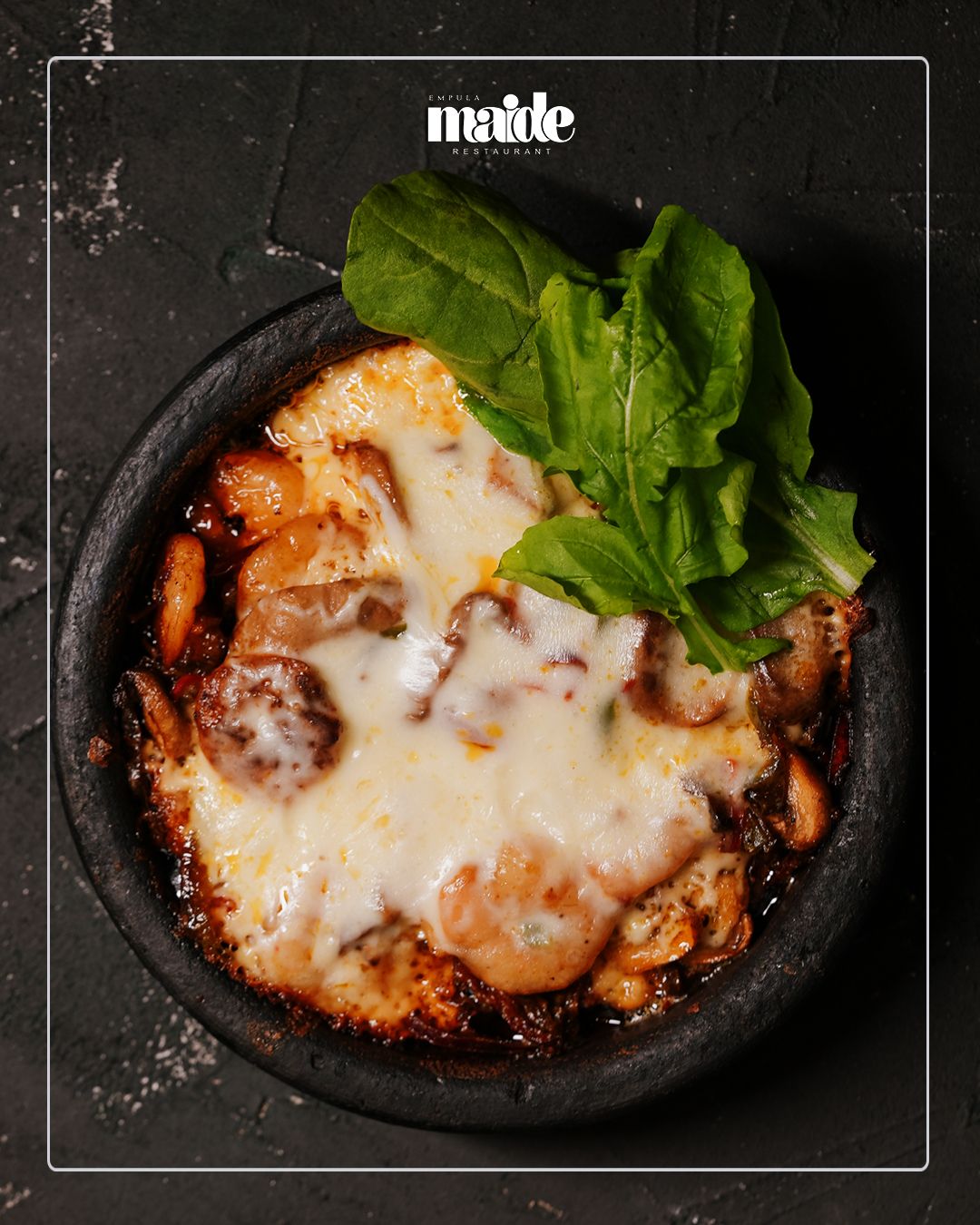 KARİDES GÜVEÇ - “Taze karidesler, mantar, kapya biber ve özel soslarla güveçte servis edilir.”