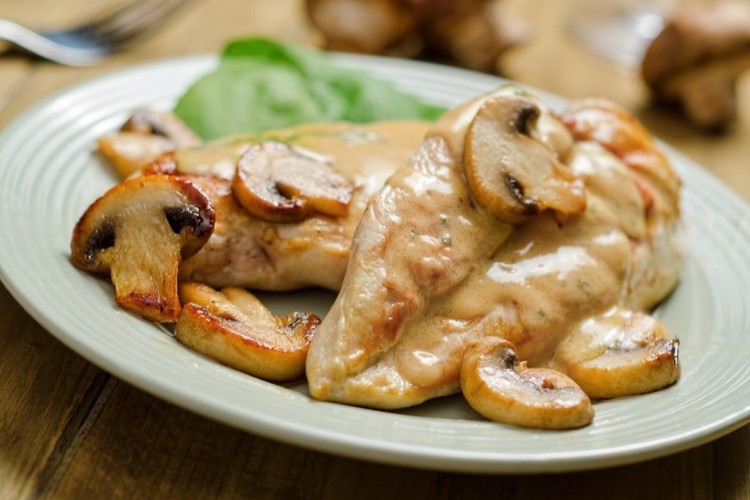 دجاج بالفطر
