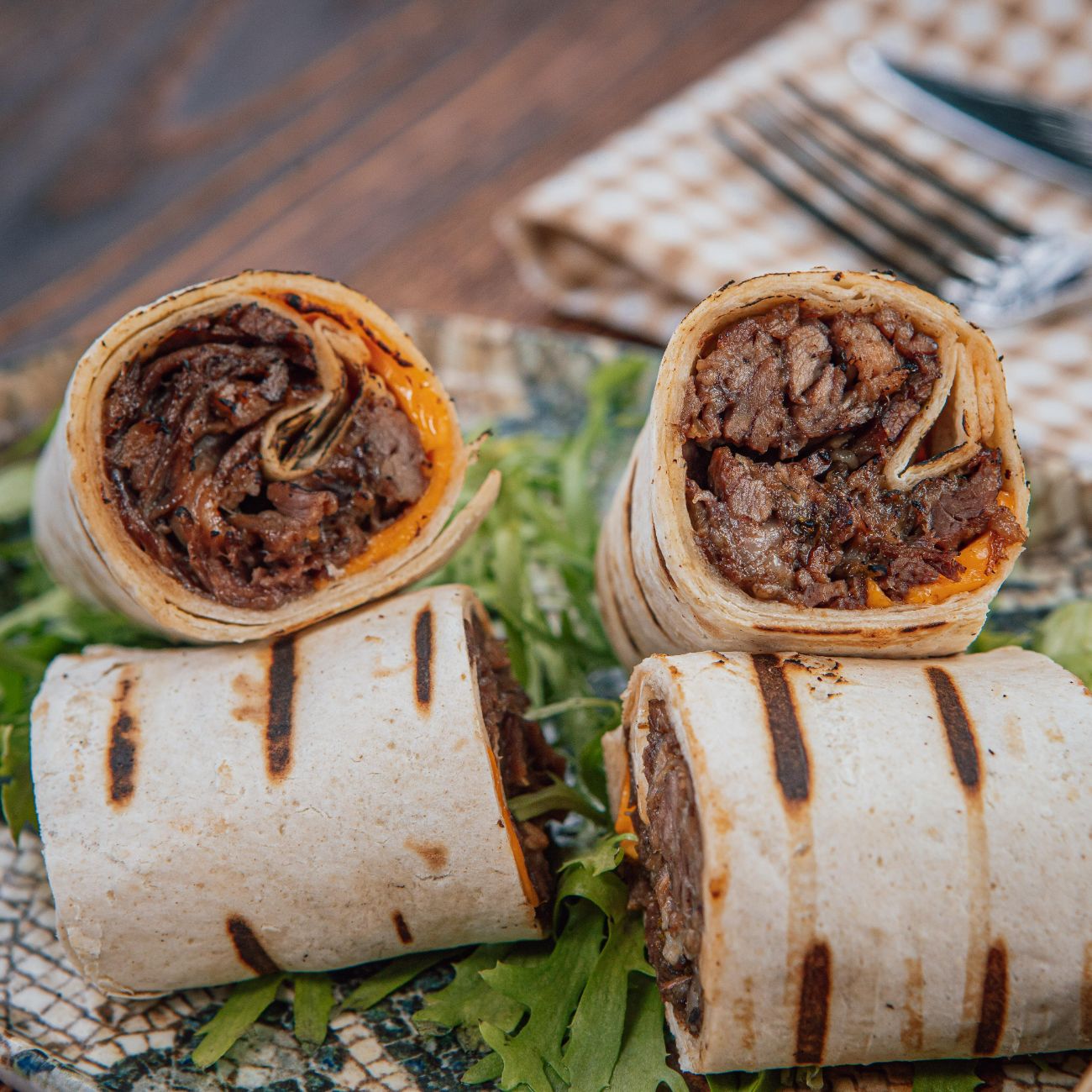 KABURGA ROLL - Tortillaya Sarılmış Tiftik Kaburga Eti, Susamlı Teriyaki Sos İle