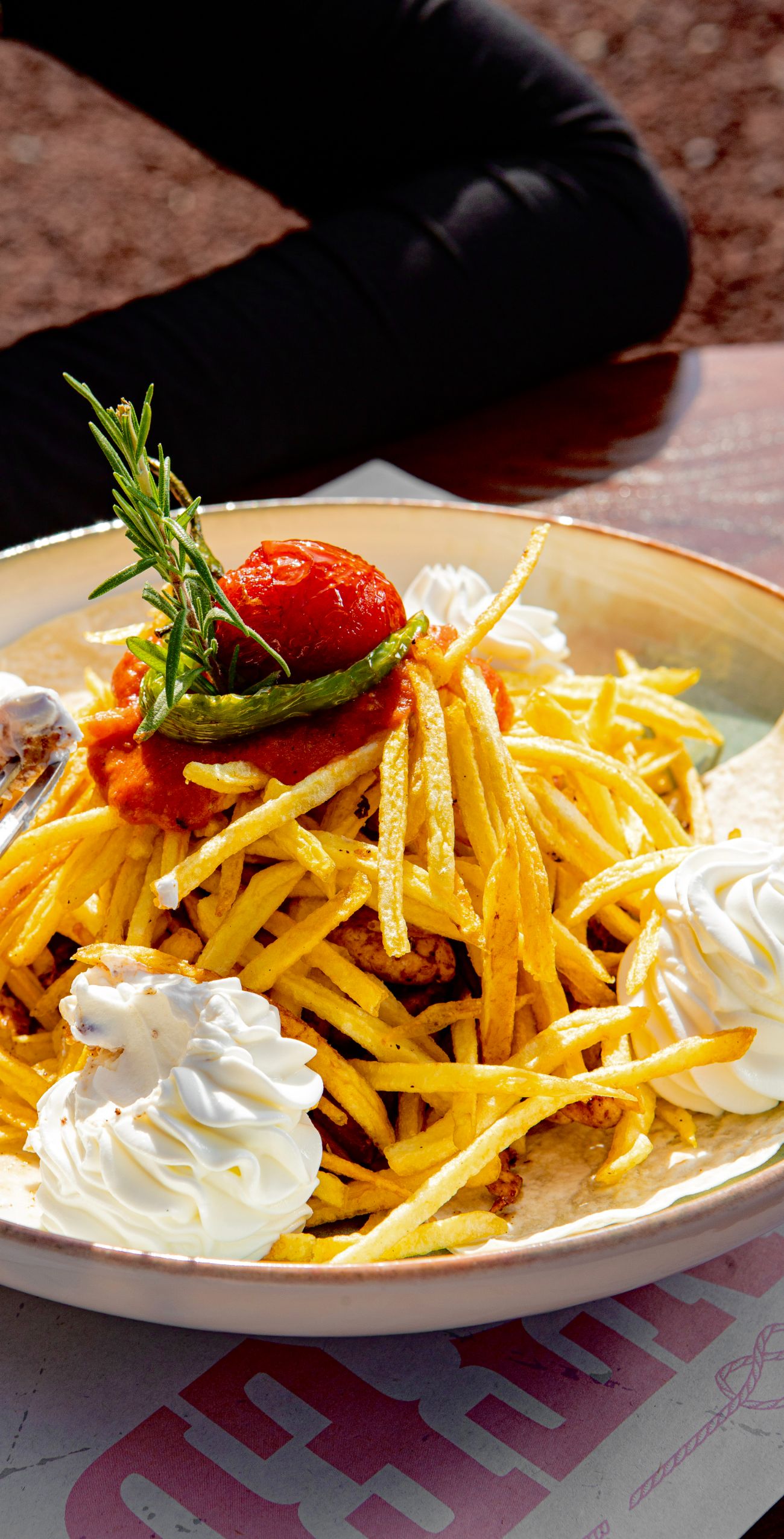 ÇÖKERTME KEBABI - Bonfile dilimleri, kibrit patates ve süzme yoğurt ve domates sos eşliğinde
