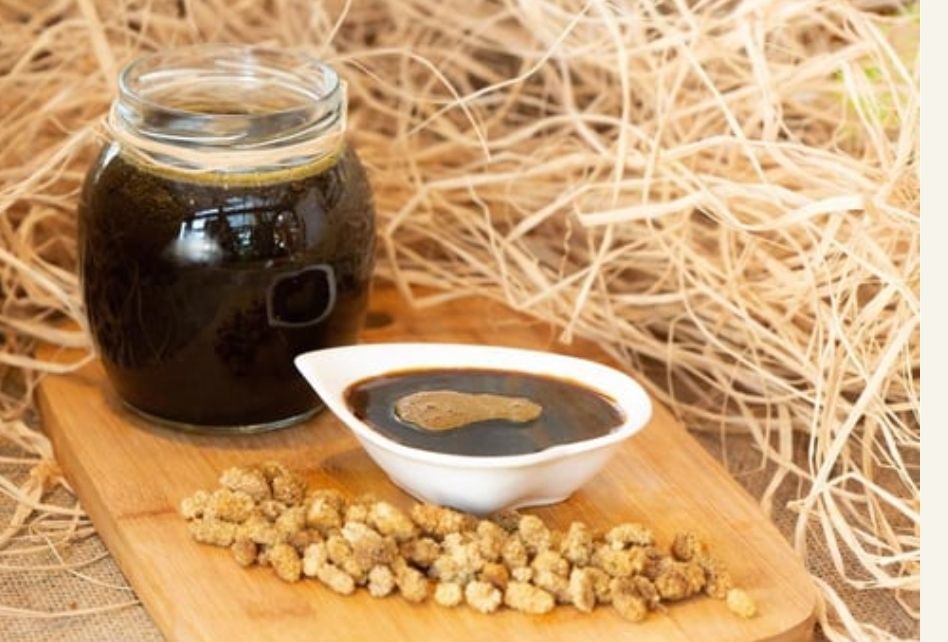 Dut Pekmezi 1 kg - Dut pekmezimiz tamamen organik olup yeni mahsüldür.İçerisinde kesinlikle kimyasal madde yoktur.Lezzeti, kokusu, kıvamı ve rengi tek kelimeyle mükemmeldir.