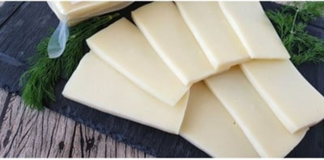 Kaşar Peyniri 1 kg - Ürün bizim kendi mamülümüz olup tamamen organiktir ve koruyucu madde içermez.