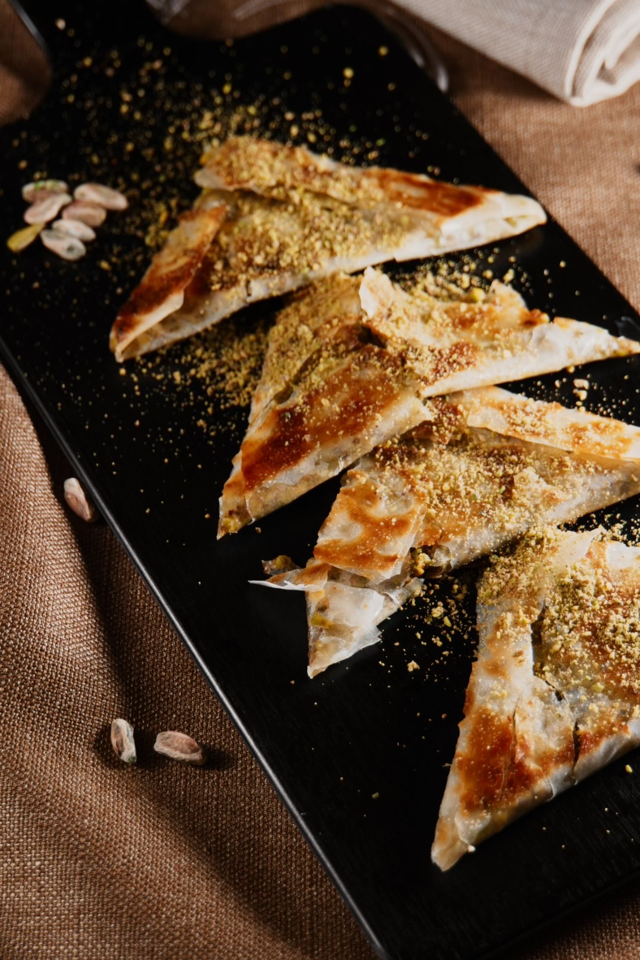 KATMER - İki kişilik servis edilir. Dondurma ile