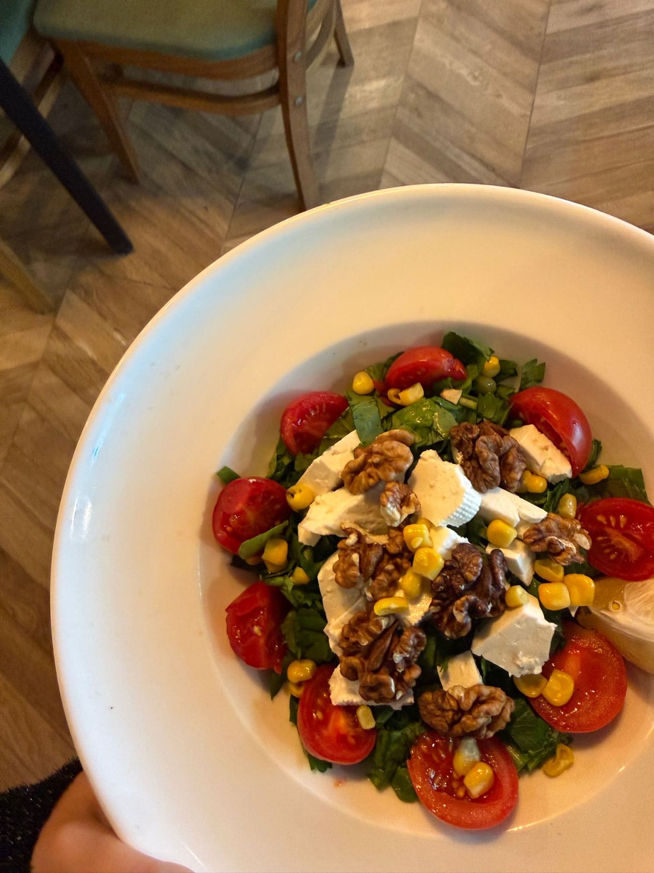 CEVİZLİ ROKA SALATASI - Roka,Maydanoz,Ceviz parçaçıkları,Beyaz peynir, Cherry domates devamında zeytinyağı ve limon sosu ile lezzetlendirdik..