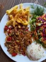 Koru Special - Mantar, biberi soğan, domates ile sotelenen kuşbaşı et dilimleri yoğurt sosu ile lezzetlendirdik.Pilav, patates cips ve mevsim yeşillikleri ile.