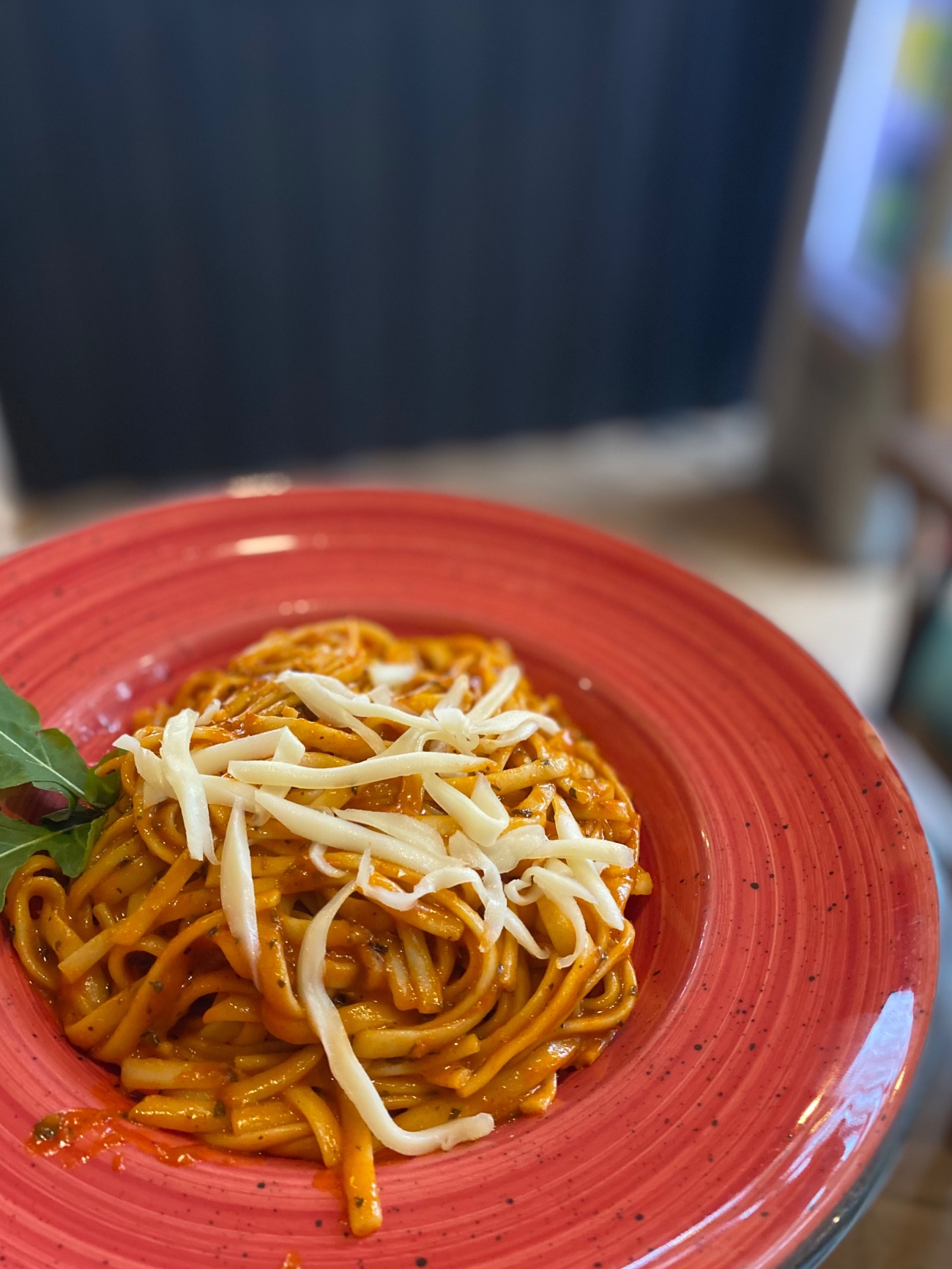 Spaghetti Bolognese (Kıyma Soslu) - Spaghetti makarnamızı klasik kıyma bolonez sos ile marine edip permesan peyniri  ile tamamlıyoruz :)