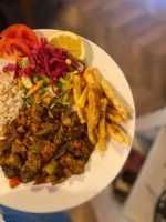 Mantarlı Çoban Kavurma - Kuşbaşı jülyen et dilimleri,soğan, biber, mantar, domates, özel baharatlar eşliğinde ,patates cips, pilav, ve mevsim yeşillikleri.