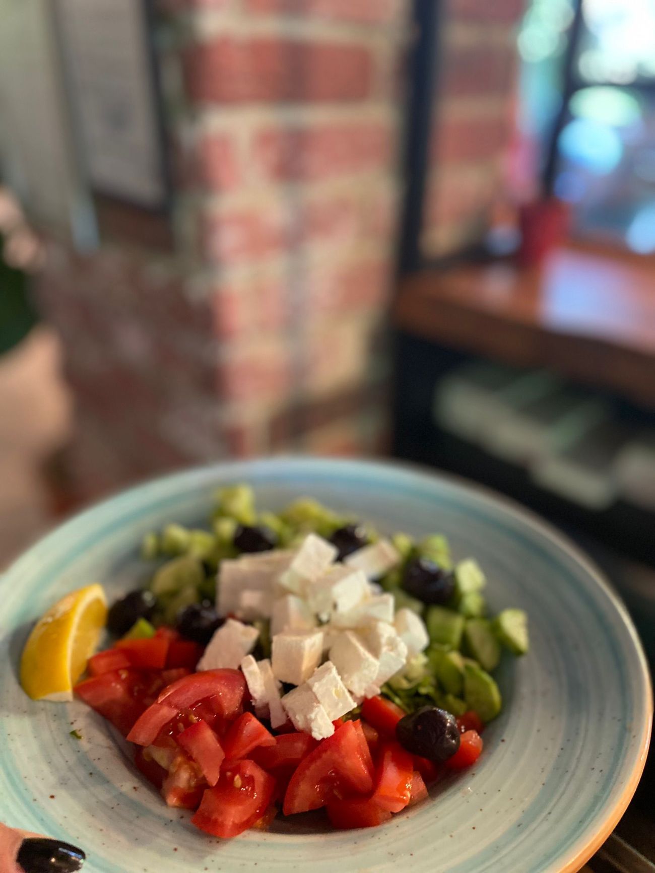 Akdeniz Salata - Lollo rosso kıvırcık marul,beyaz peynir, kekik, siyah zeytin, domates, salatalık devamında zeytinyağı ve limon sosu ile lezzetlendirdik :))