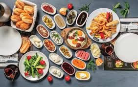 Serpme Kahvaltı (2 kişilik) - Zahter Beyaz peynir siyah zeytin yeşil zeytin kaşar peyniri bal reçel çeçil peynir domates salam sucuklu yumurta salatalık acuka bal kaymak sigara böreği patates pişi (Hatay usulü yöresel biberli ekmek ikramdır)