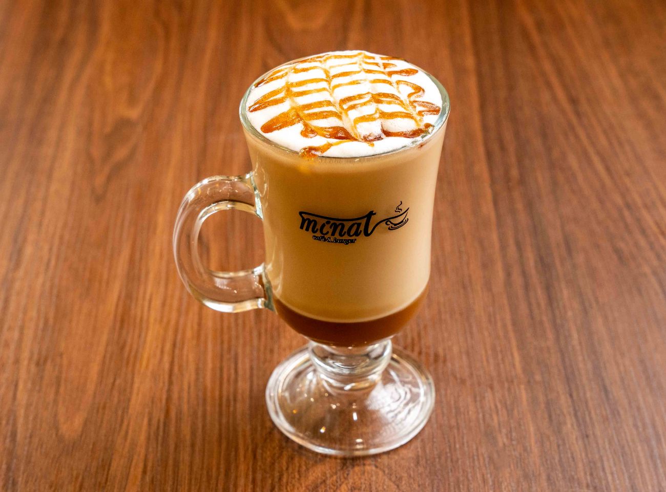 قهوة لاتيه بالكراميل