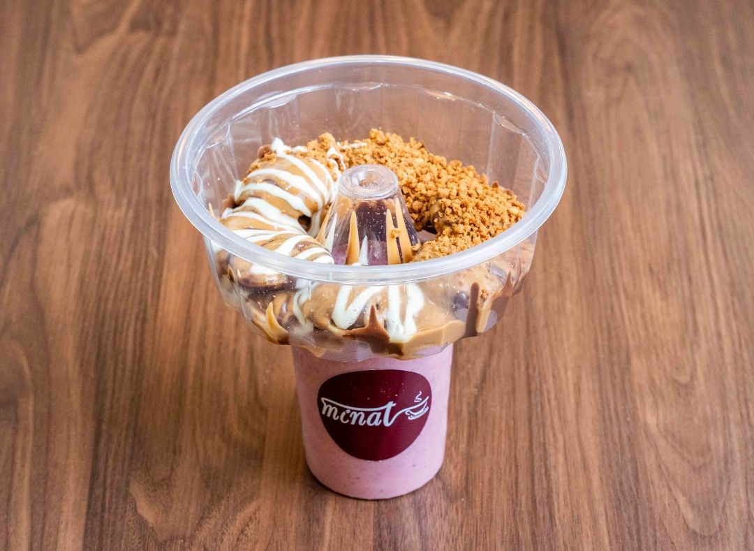 كاس عصير موز وفراولة