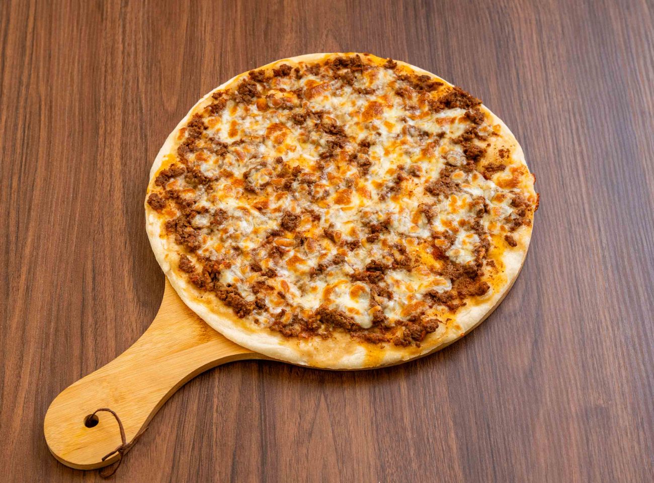 لحم بعجين بالجبن