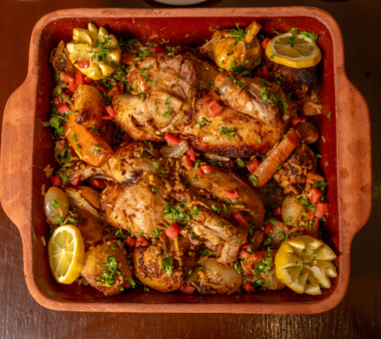 دجاجة بالفخار مع التمن