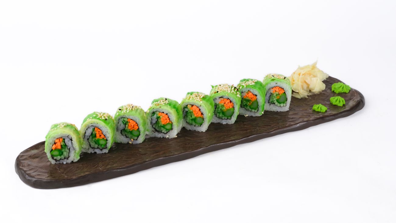 Veggie Roll (8 Parça) - İçi; Salatalık, Havuç, Kuşkonmaz Dışı; Avokado, Susam