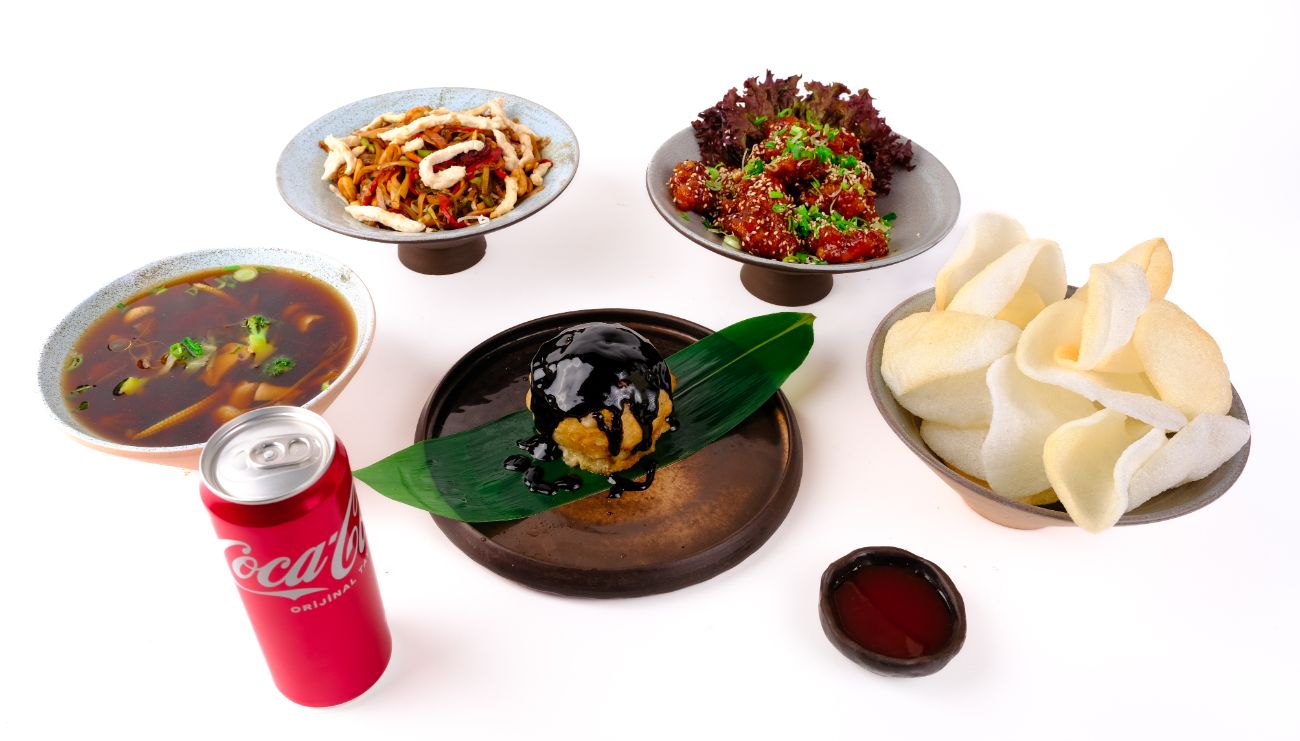 Chef's Special Set - Sebze çorba, General Tso Tavuk, Pad Thai Tavuklu Erişte, Kızarmış Dondurma, Karides Cips, Kola