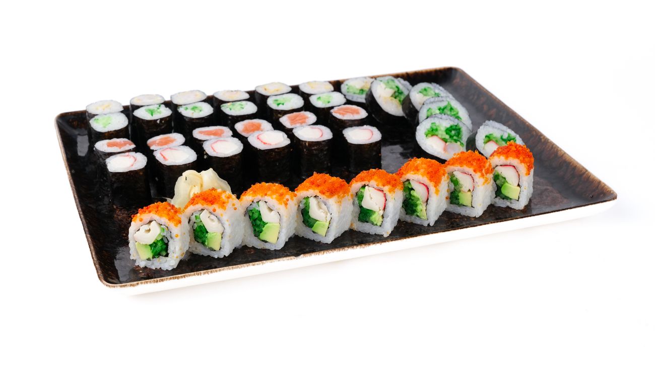 Maki Set - 6 prç Maki Somon,  6 prç Kappa Maki, 6 prç  Maki Karides, 6 prç Futo Maki, 6 prç Maki Crab, 8 prç Koto California Roll