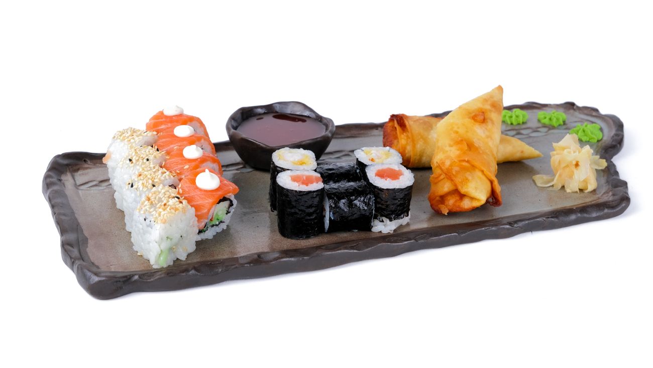 Classic Set - California 4 prç, Philadelphia 4 prç, Maki Karides 3 prç, Maki Salmon 3 prç, 2 Adet Çin Böreği