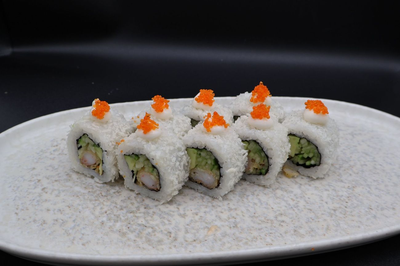 spicy suzuki - içi;levrek,salatalık,avokado,Dışı,susam,acı mayo,sos