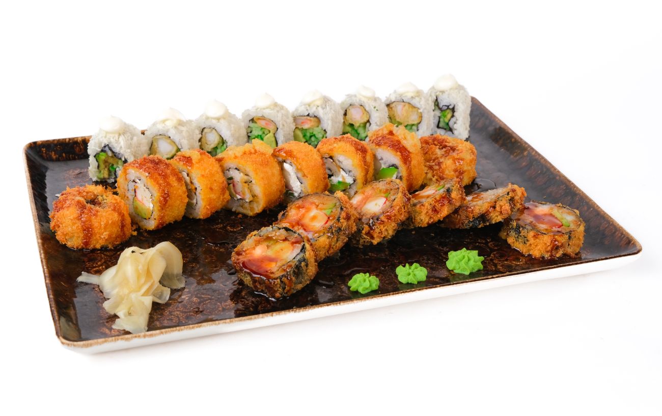 Hot Set - 8 prç Hirosima Roll, 6 prç  Chrunchy Roll,  8 prç  Ebi Ten Roll