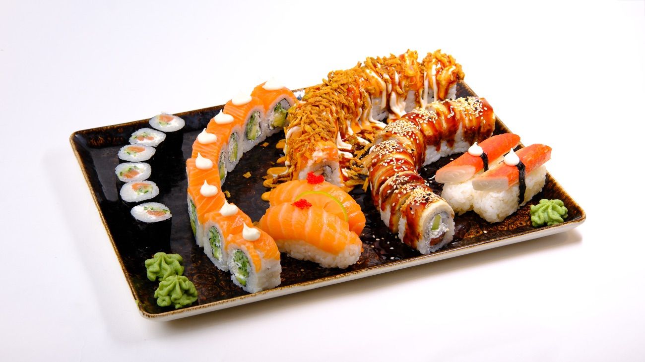 Osako Set - 8 parça philadelphia roll,8 parça canada roll,8 parça alaska roll,2 adet salmon nigiri,2 adet kani nigiri,6 parça florida maki