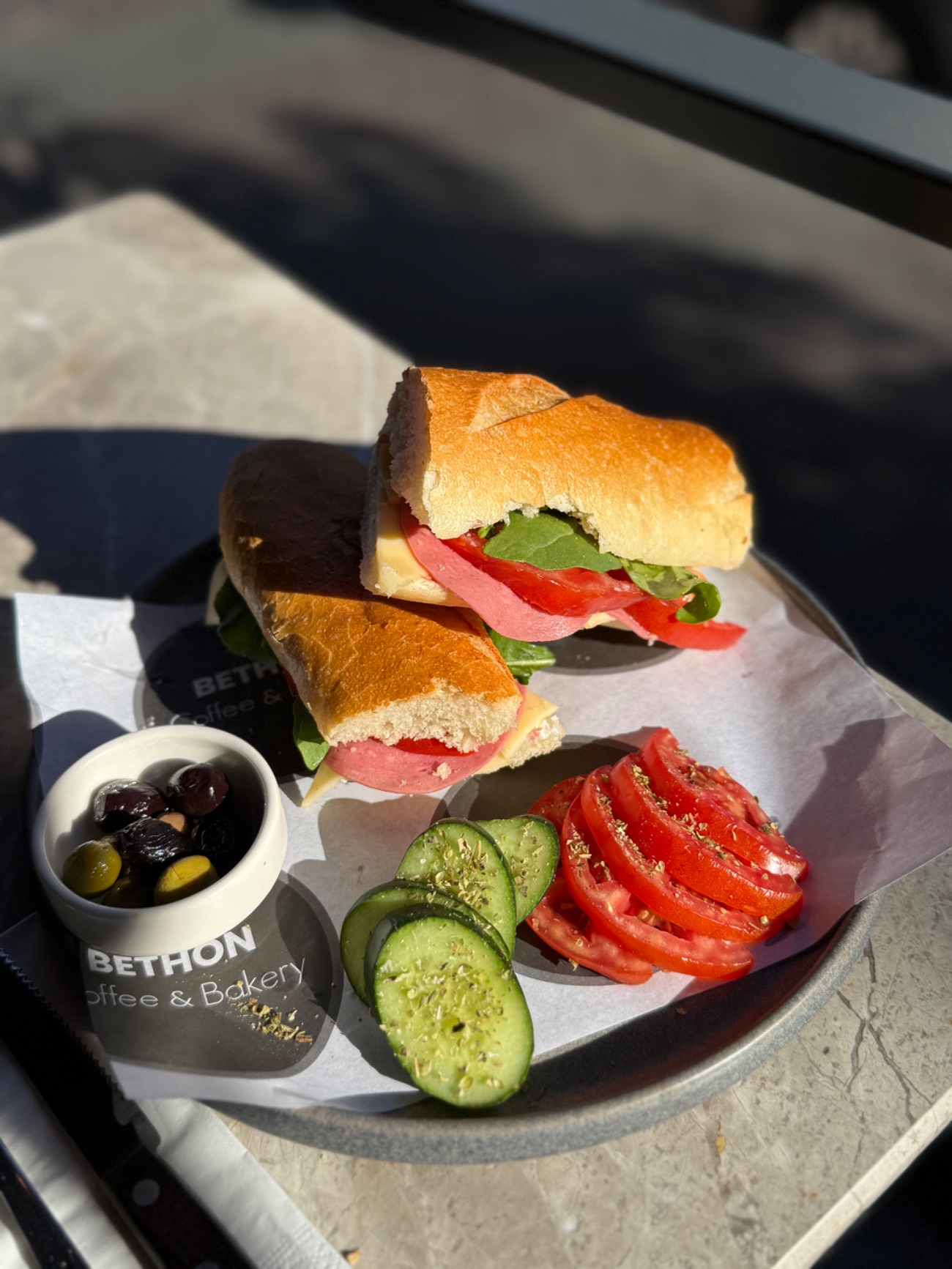 Salam-Kaşar Sandviç - Salam, Kaşar Peyniri, Krem Peynir, Domates, Roka