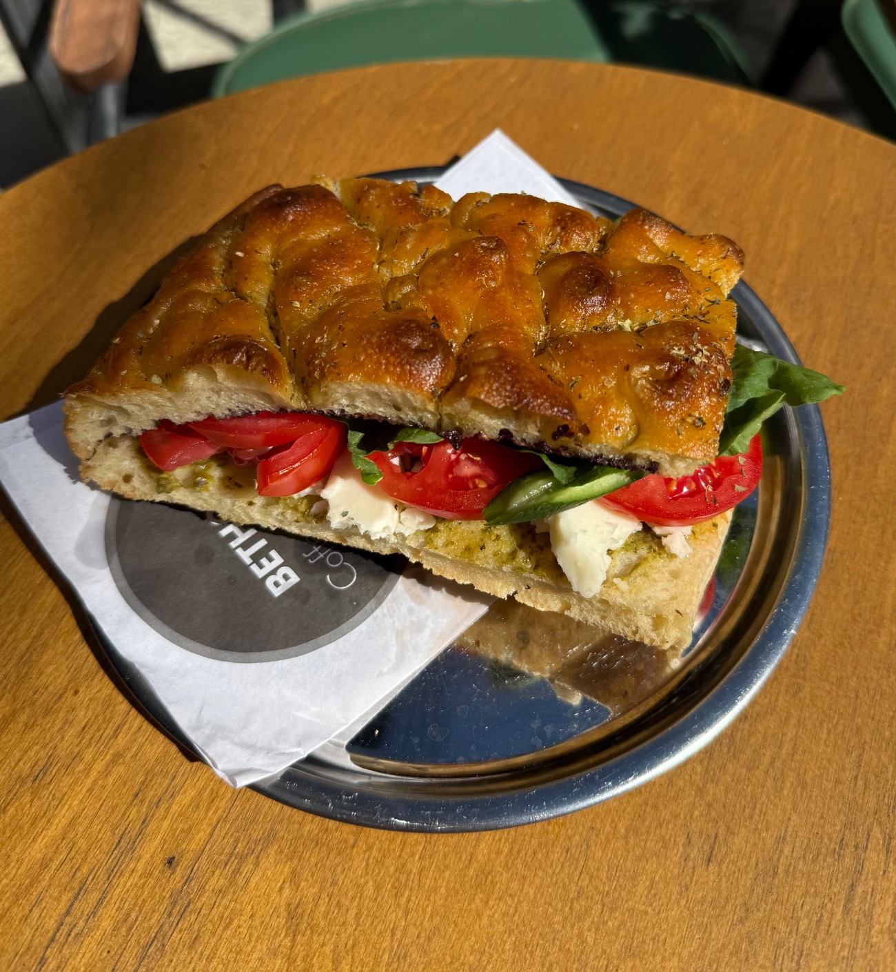 Egeli Foccacia Sandviç - Fesleğen sos, zeytin ezmesi, beyaz peynir, domates, salatalık, roka